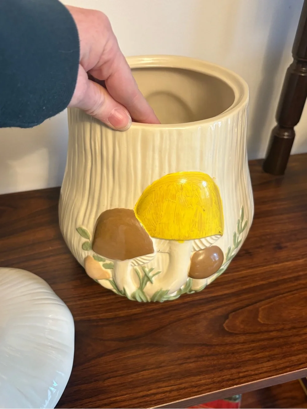 Vintage Arnels Mushroom Ceramic canister - Picture 4 of 5